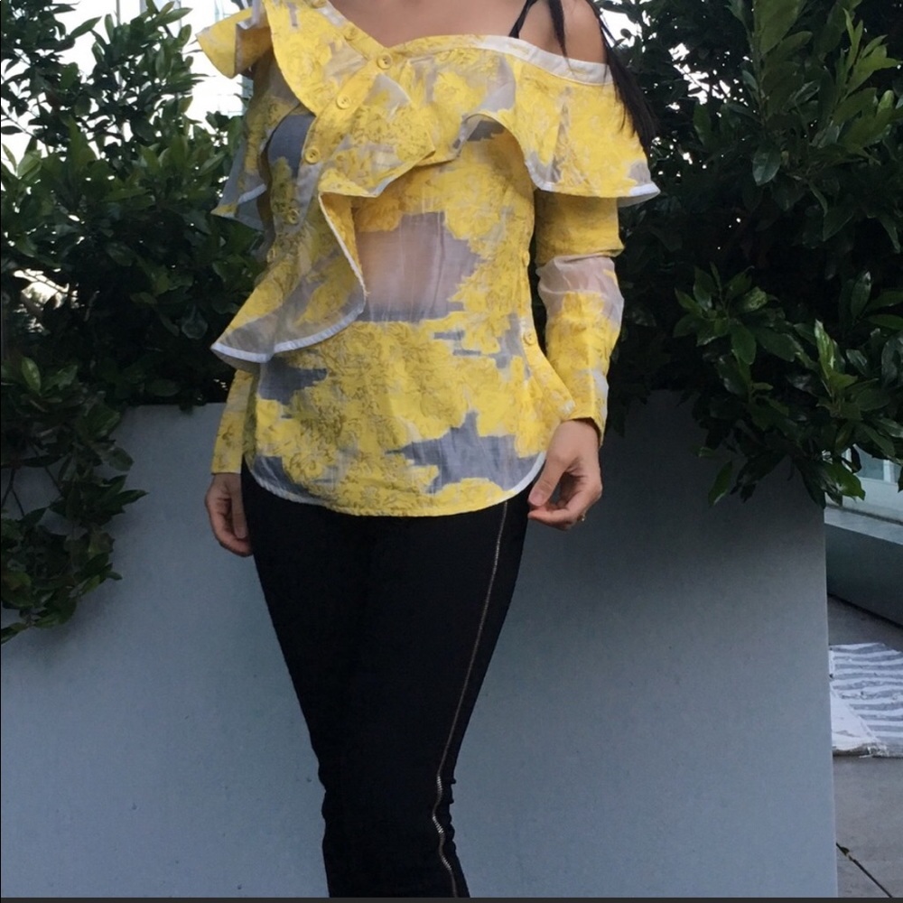 NWT yellow embroidery off shoulder top XS